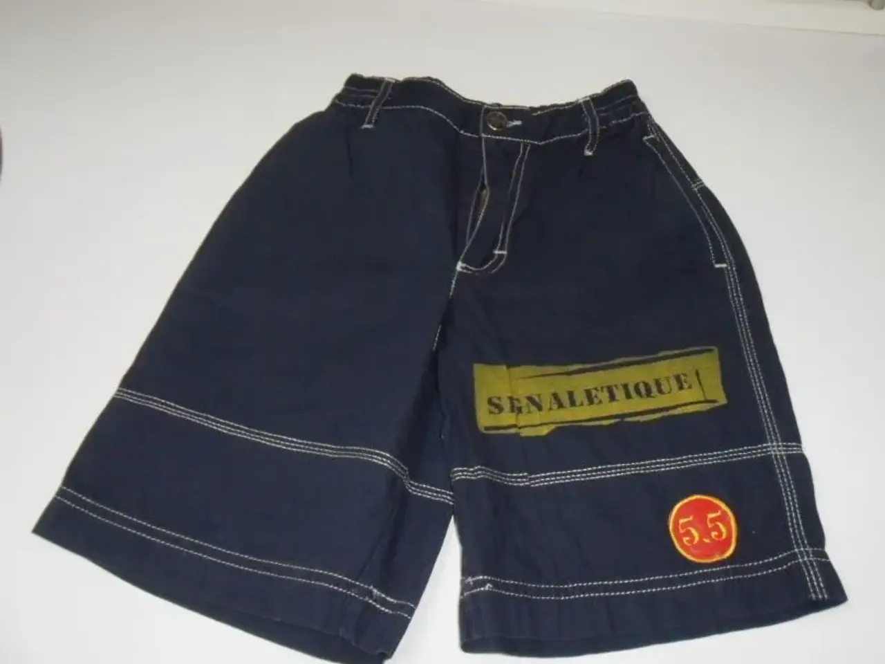 Billede 1 - Shorts str. 128 i marine blå, 2 par
