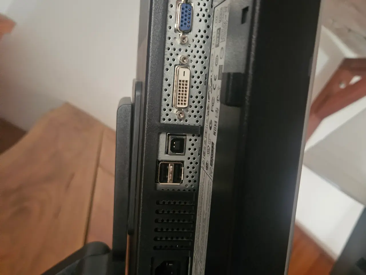 Billede 2 - Skærm med DVI og VGA