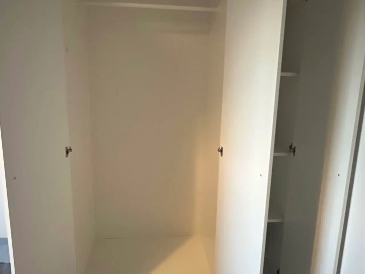 Billede 2 - Kleppstad garderobeskab fra IKEA 