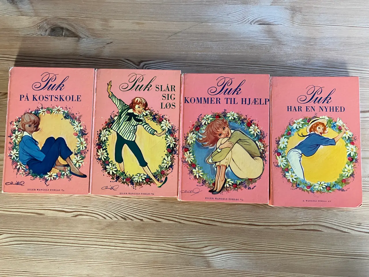 Billede 2 - NEDSAT: 15 gl. Puk bøger, 9 gl. Dot bøger