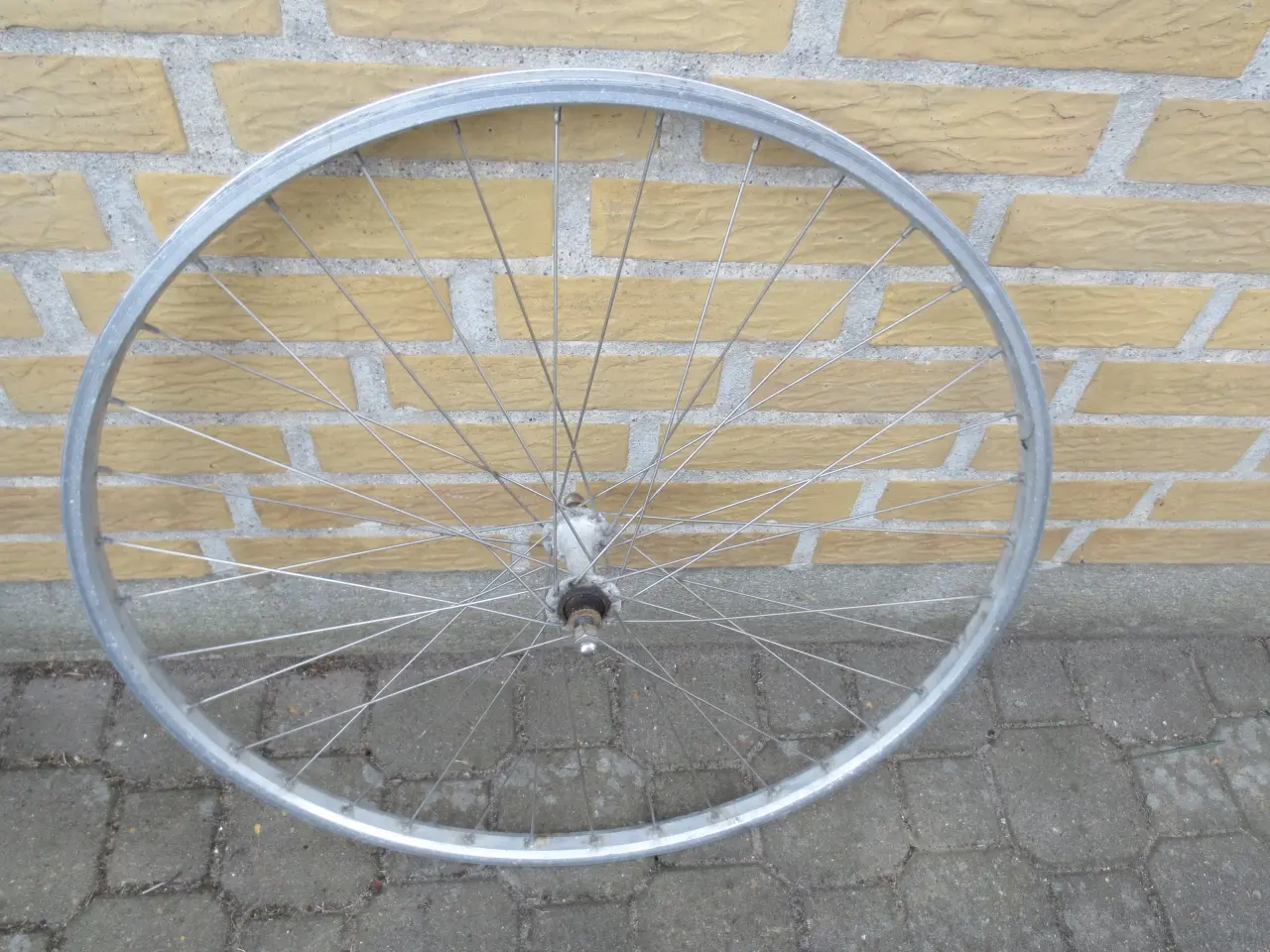 Billede 1 - 1 stk Forhjul 28 tommer 