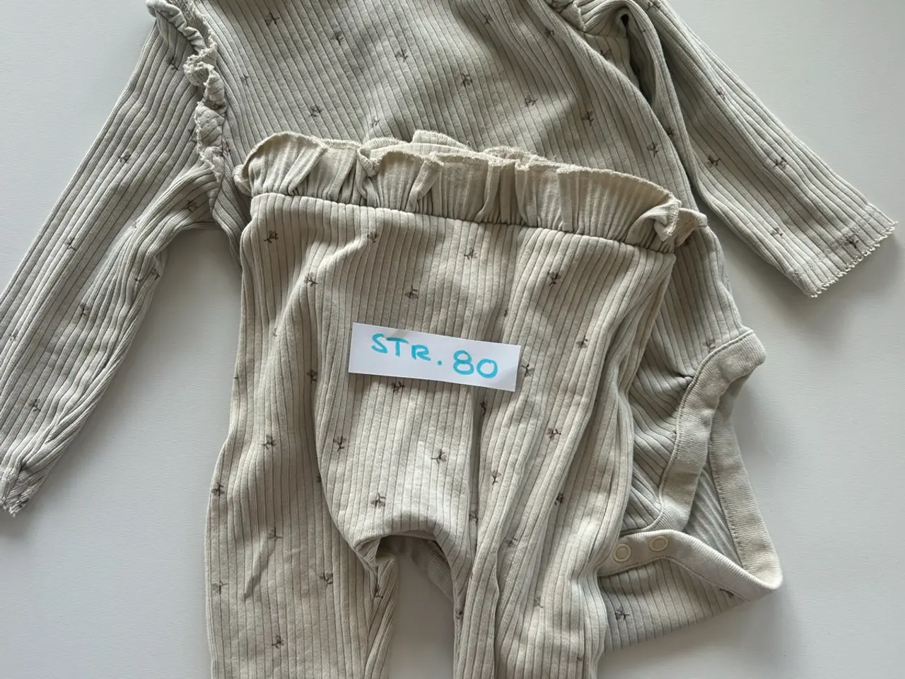 Billede 1 - Babytøj størrelse 80