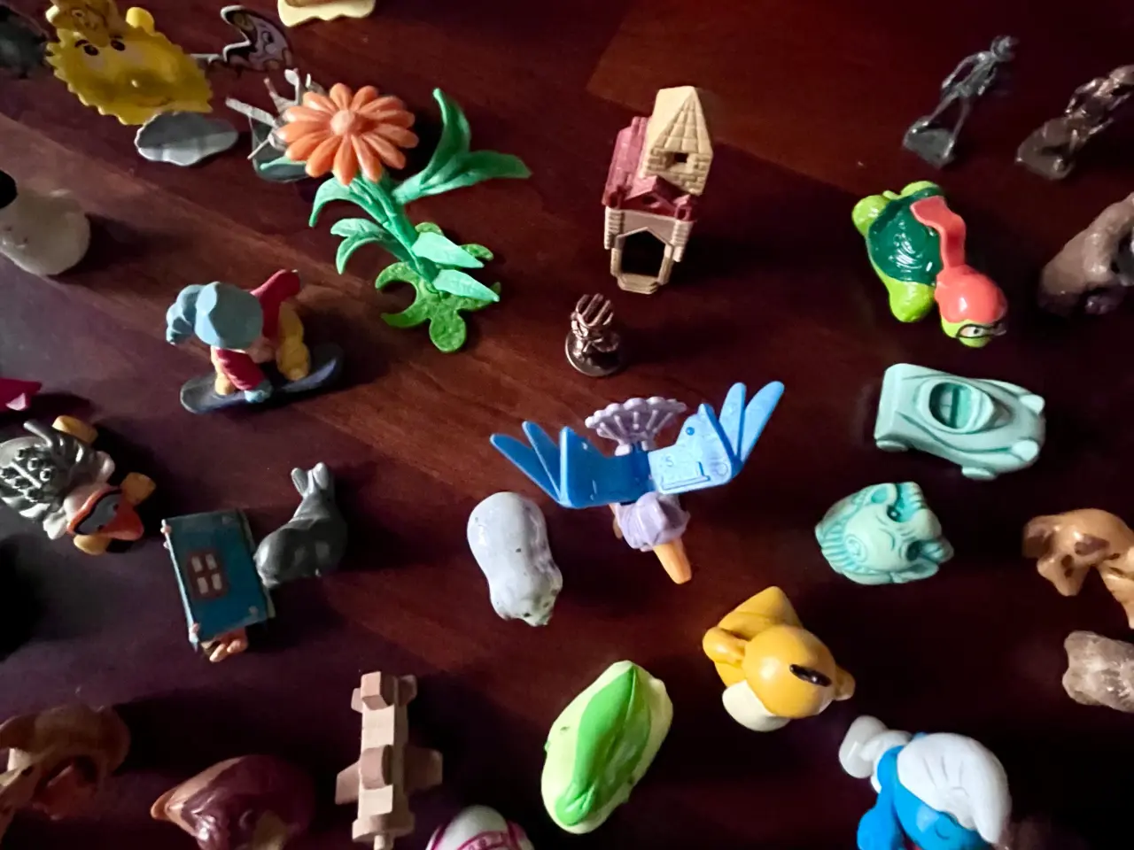 Billede 6 - Små “Kinderæg” figurer.