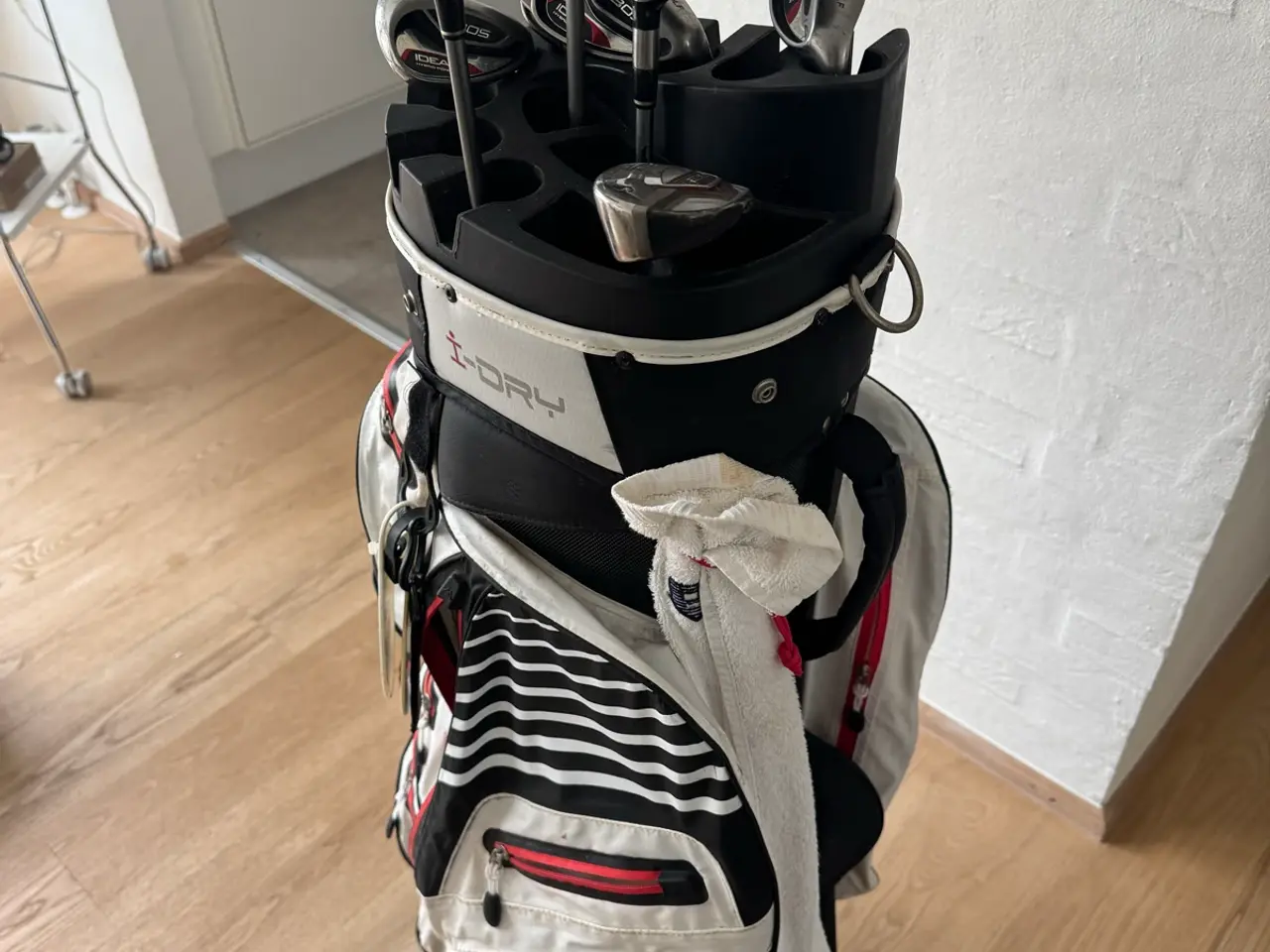 Billede 1 - Golfsætmed køller og SW, putter m.m