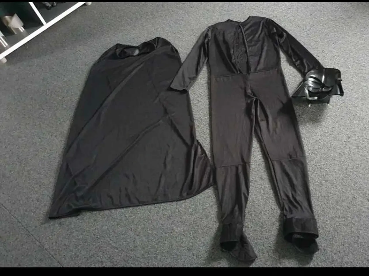 Billede 5 - Starwars, DARK VADER kostume str 128