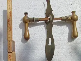 Antikke dørgreb, messing.
