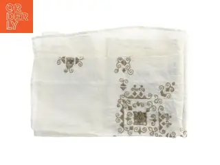 Broderet dug (str. 85x78 cm)