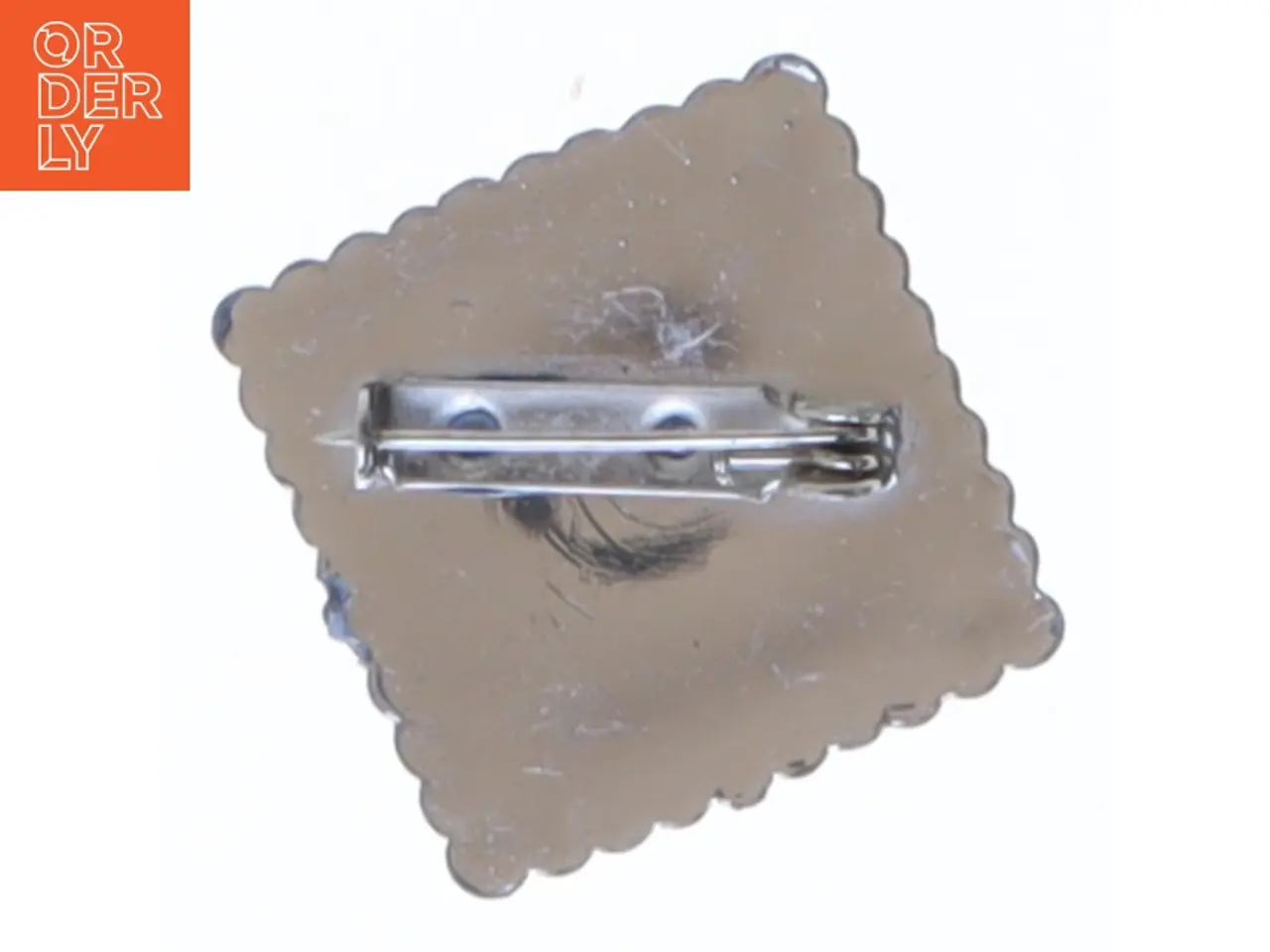 Billede 3 - Sølvfarvet broche (str. 2,5x,2,5 cm)