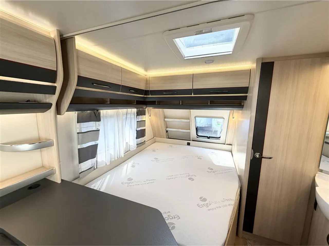 Billede 11 - 2020 - Hobby De Luxe Edition 650 KMFe Franskseng-Køjer-Gulvtemp.-Mover-Telt
