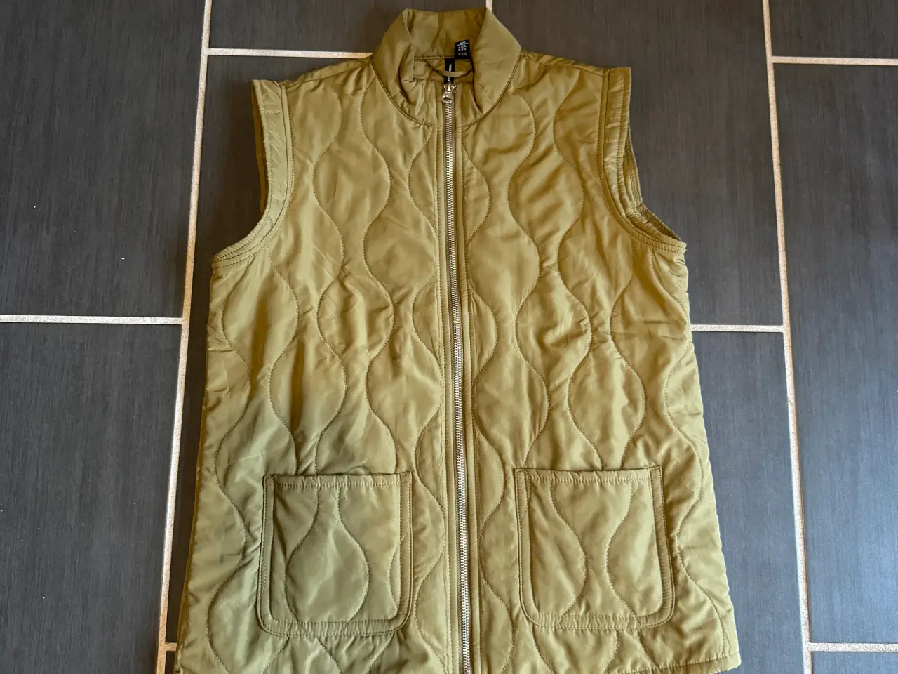 Billede 1 - Grøn vest m. lynlås