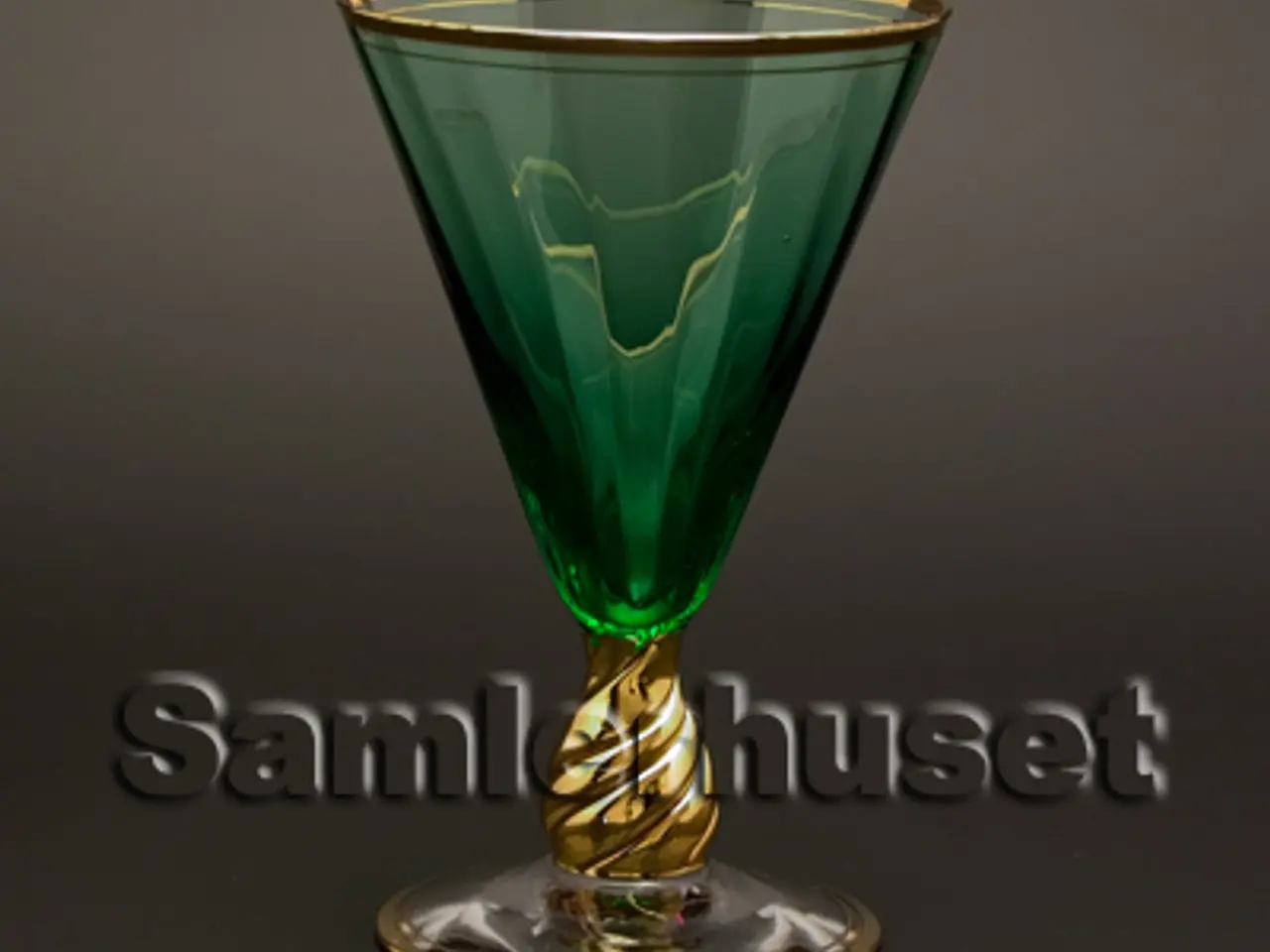 Billede 1 - Ida m. guldkant Hvidvinsglas, grøn. H:125 mm.