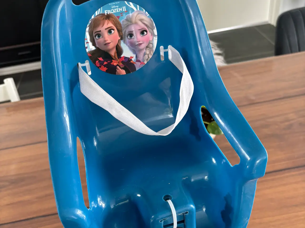 Billede 4 - Frozen 2 dukkesadel. Aldrig brugt