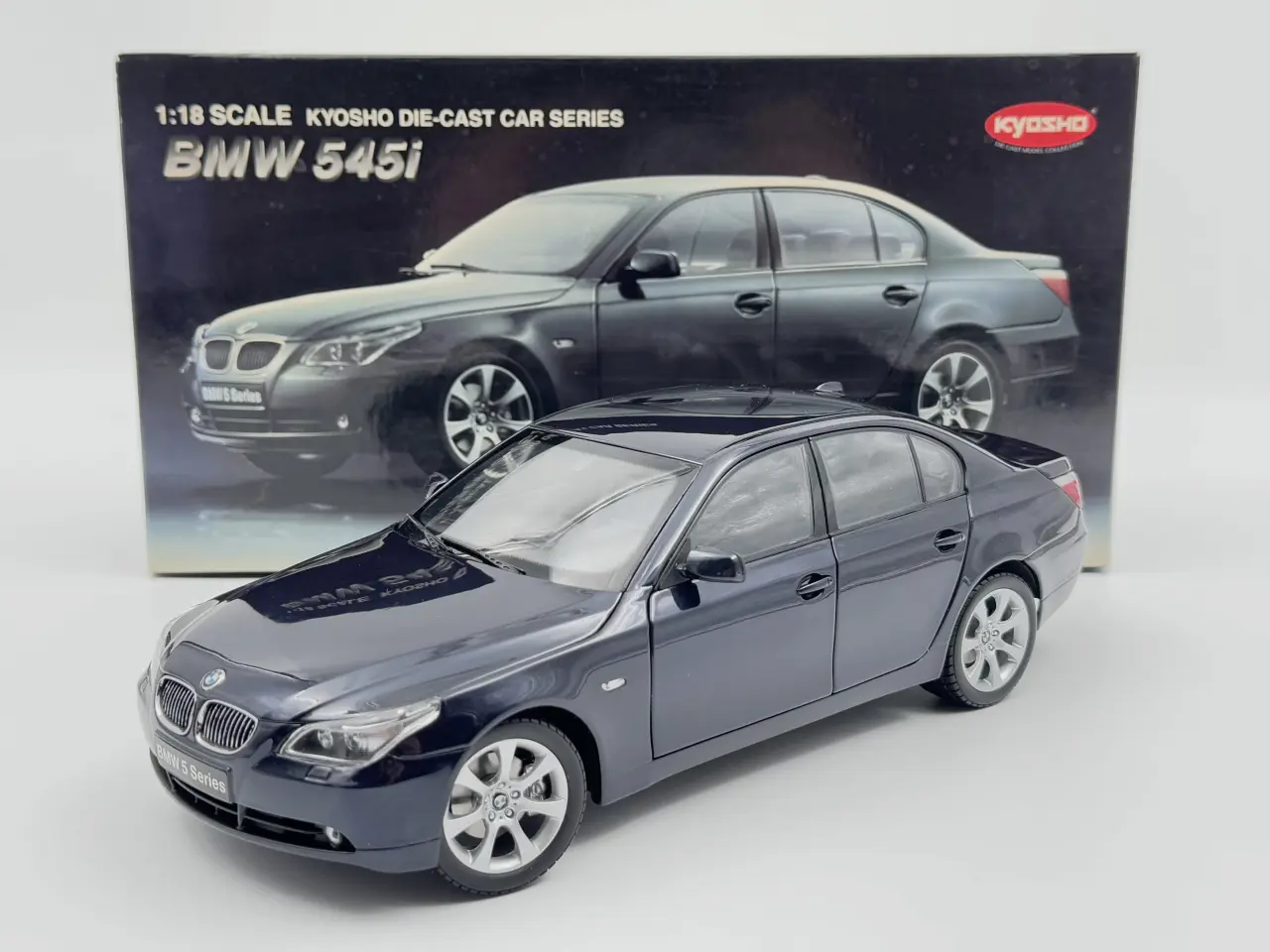 Billede 2 - 2003 BMW 545i V8 Sedan E60 - KYOSHO - 1:18