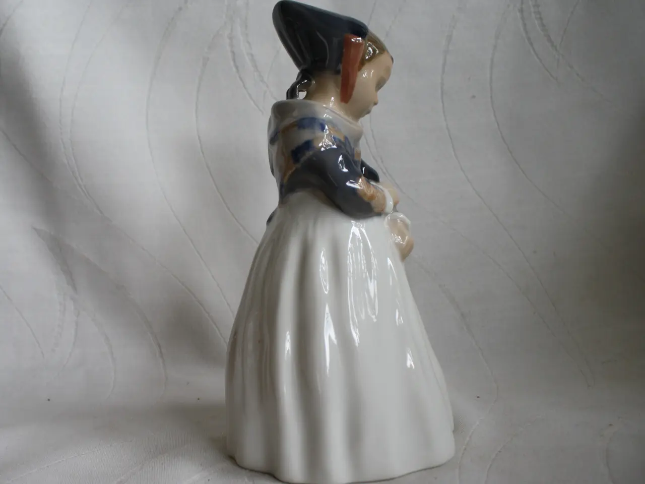 Billede 7 - Amagerpige, figur fra Royal Copenhagen