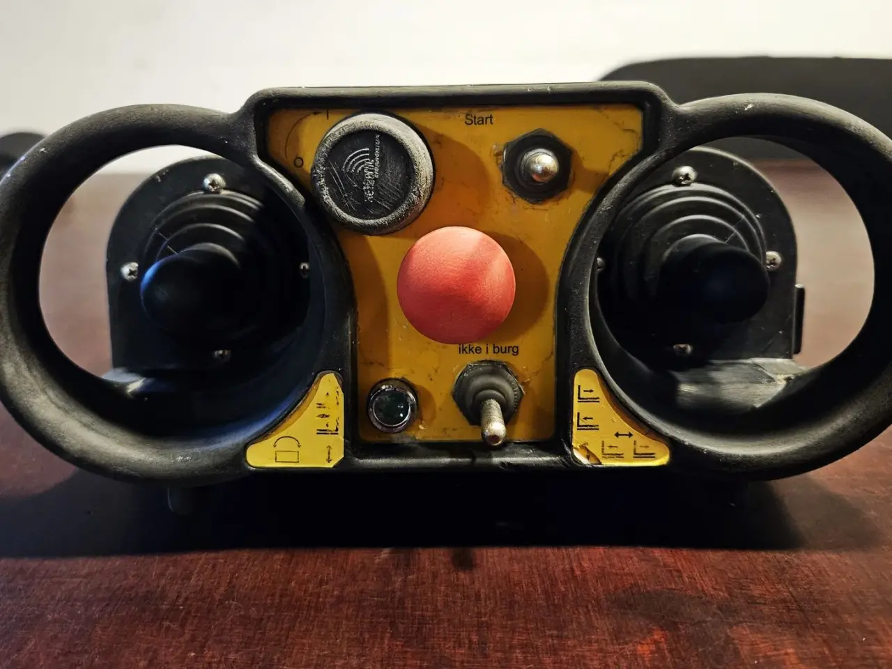 Billede 4 - Manitou Fjernbetjening / HETRONIC / inkl. 3 batterier / pæn og ordentlig stand