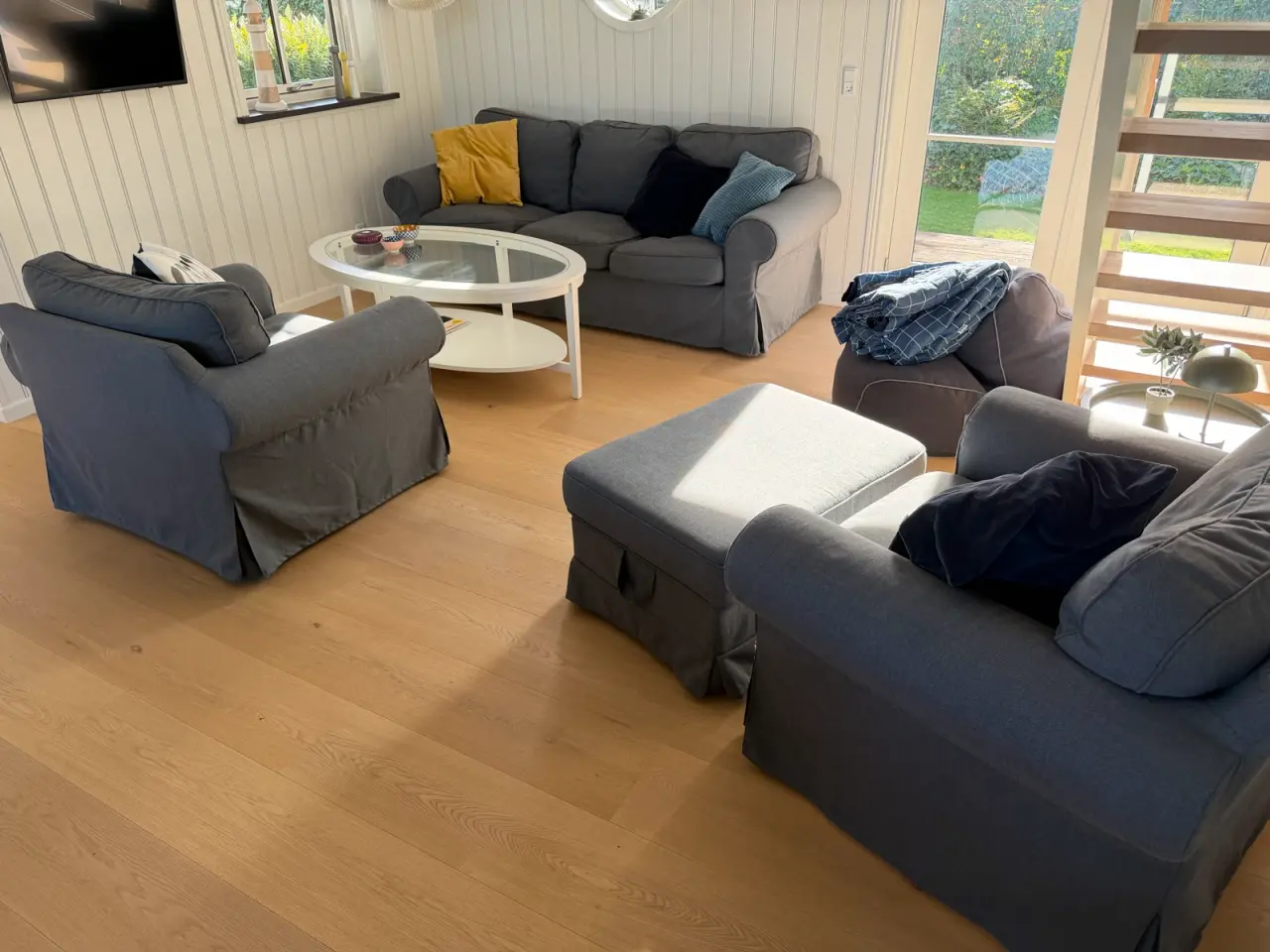 Billede 4 - Sofa, 2 stole, puf og glasbord 