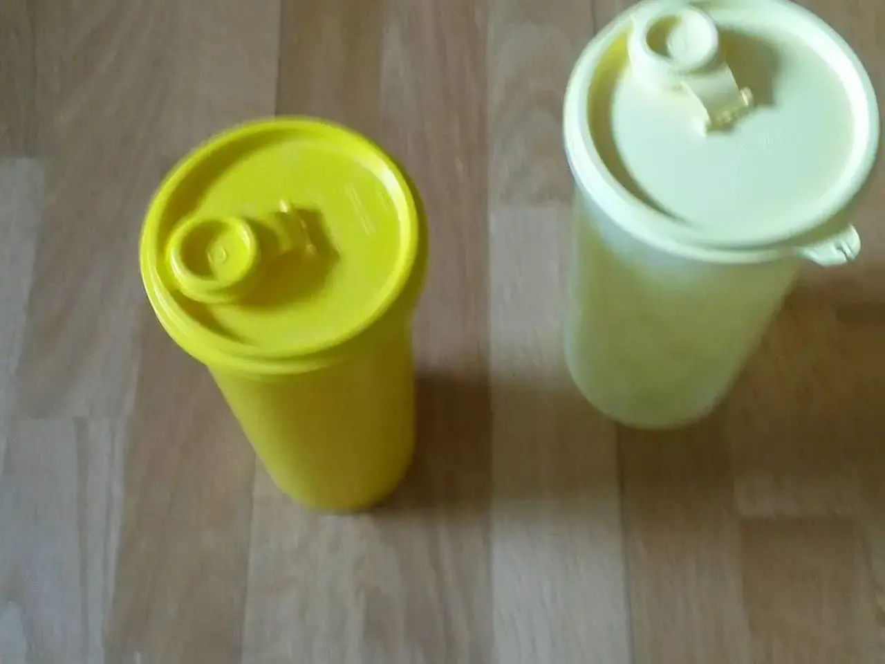 Billede 1 - Retro Tupperware kande rund med låg