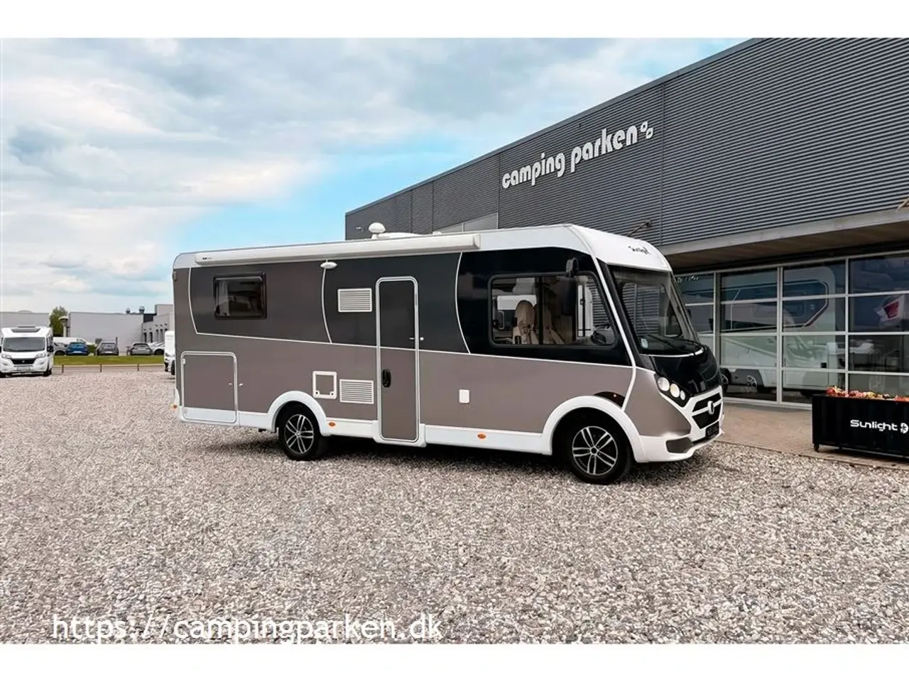Billede 1 - 2019 - SunLight I 69 L Meget camper for pengene! Queens bed, markise, solceller, aircondition, cykelholder