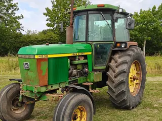 John Deere 4230