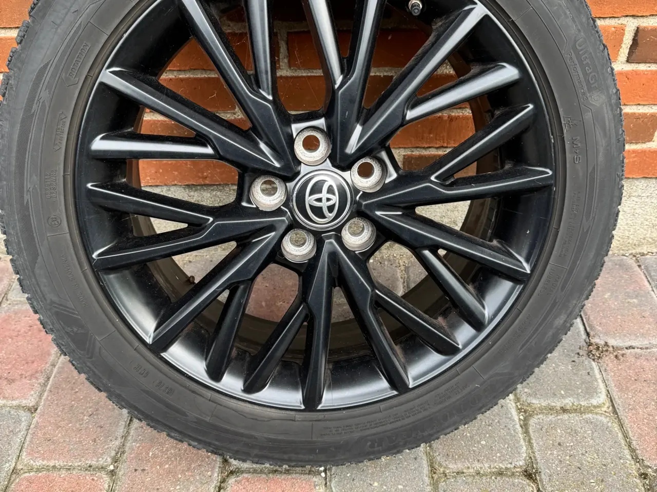 Billede 1 - Toyota originale fælge med vinterdæk og ventiler