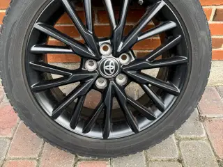 Toyota originale fælge med vinterdæk og ventiler