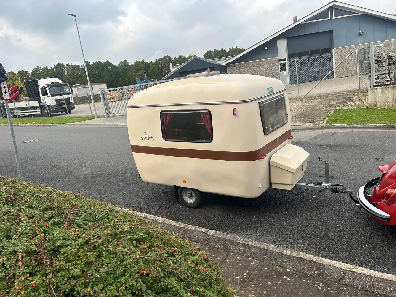 Billede 3 - MKP SMUTTI Veteran Campingvogn, Nysynet flot stand