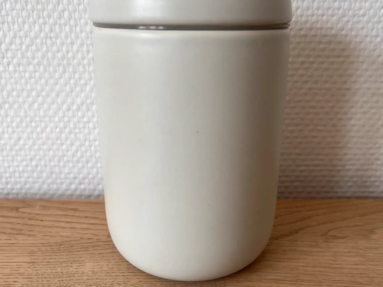 Billede 1 - Næsten ny porcelænskrukke med låg