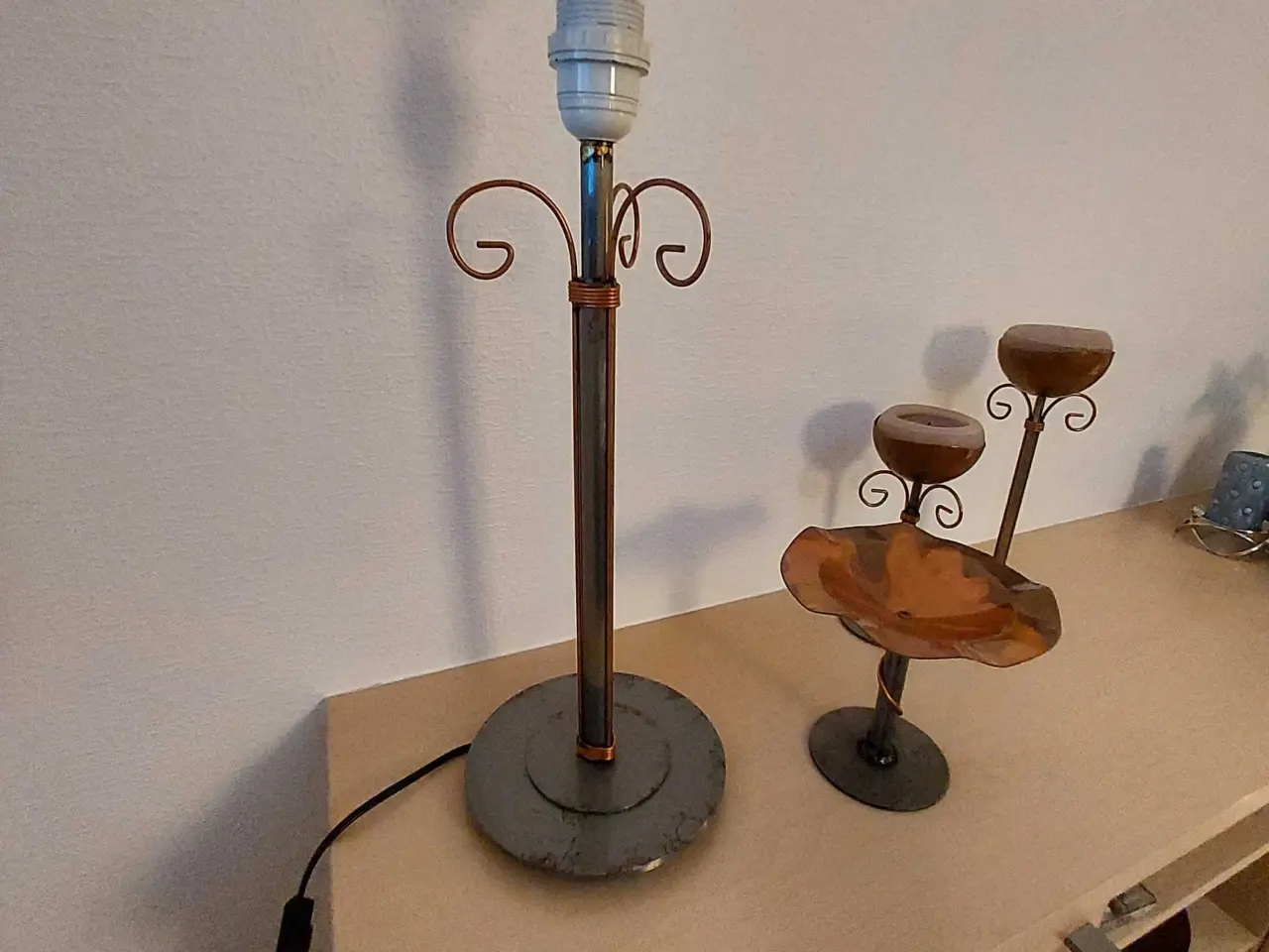 Billede 8 - Lampe,  opsats og 2 lysestager 