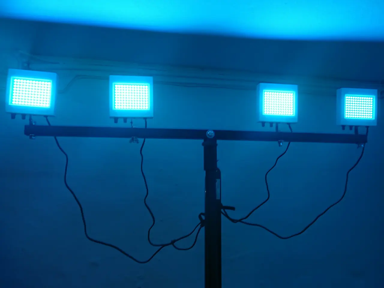 Billede 4 - Udlejes - 4 stk. KRAFTIG LYSSTÆRK LED 108Watt
