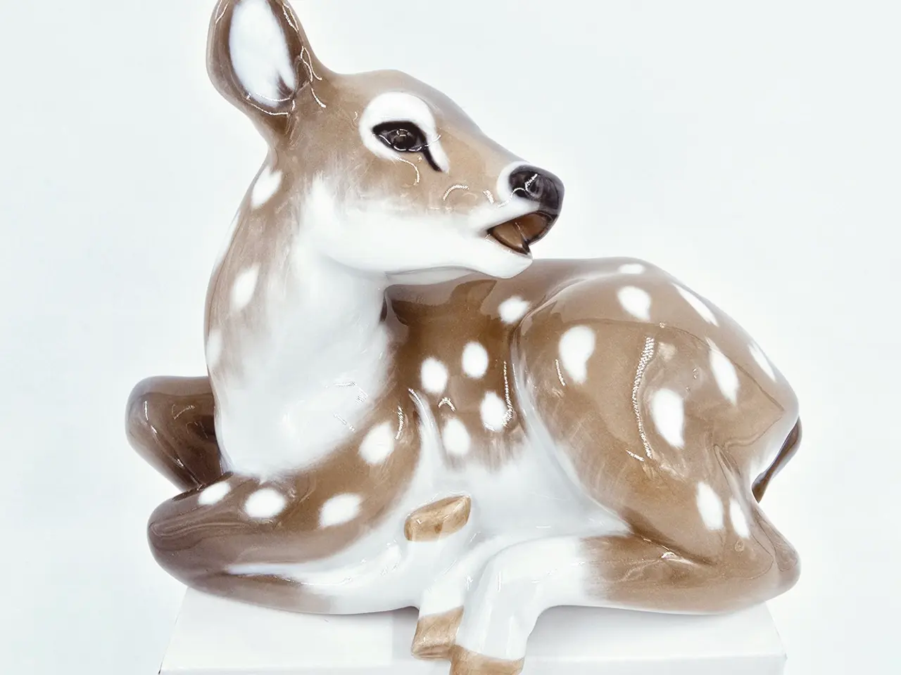Billede 1 - Royal Copenhagen Figur Dådyr Kid nr. 2609. sortering 2