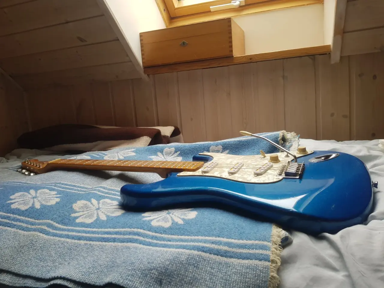 Billede 4 - Elguitar, Stagg Metal blå S-350