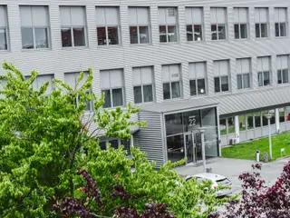 Kontor i kreative omgivelser tæt på metro og centrum