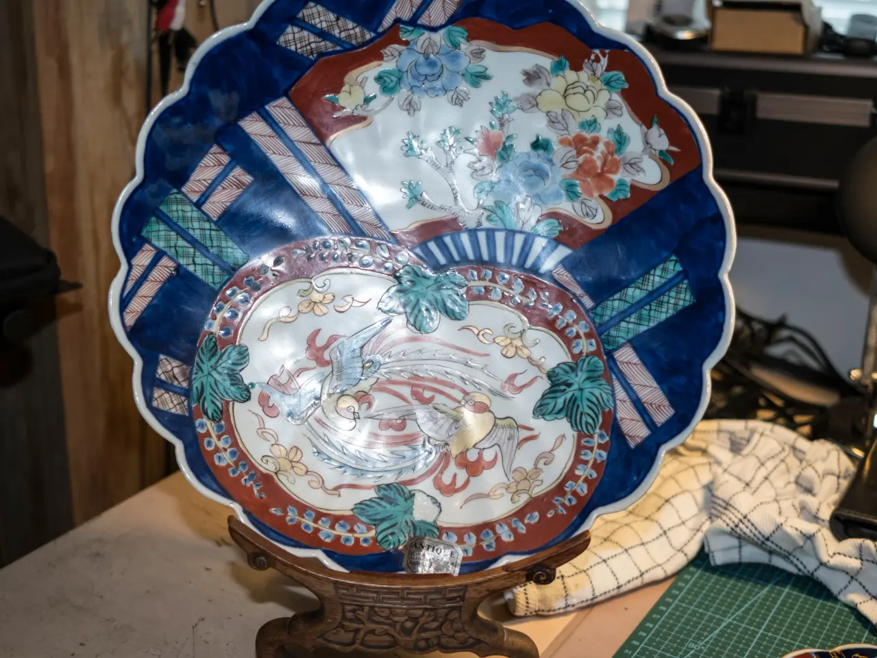 Billede 1 - Imari Fad, Japan . Anno 1820.   Ø 32 cm.  Musling 