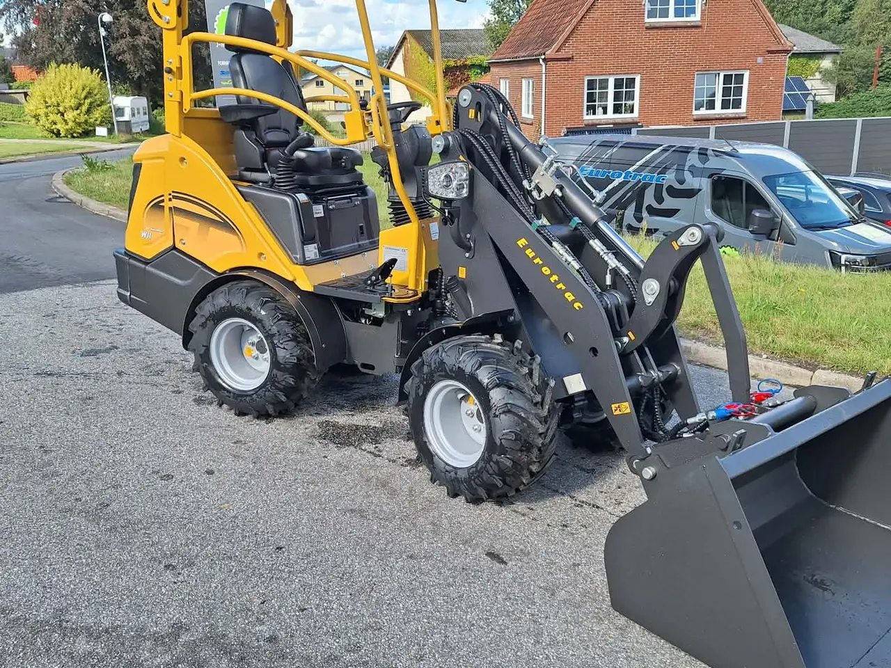 Billede 4 - Eurotrac W11 mellem arm