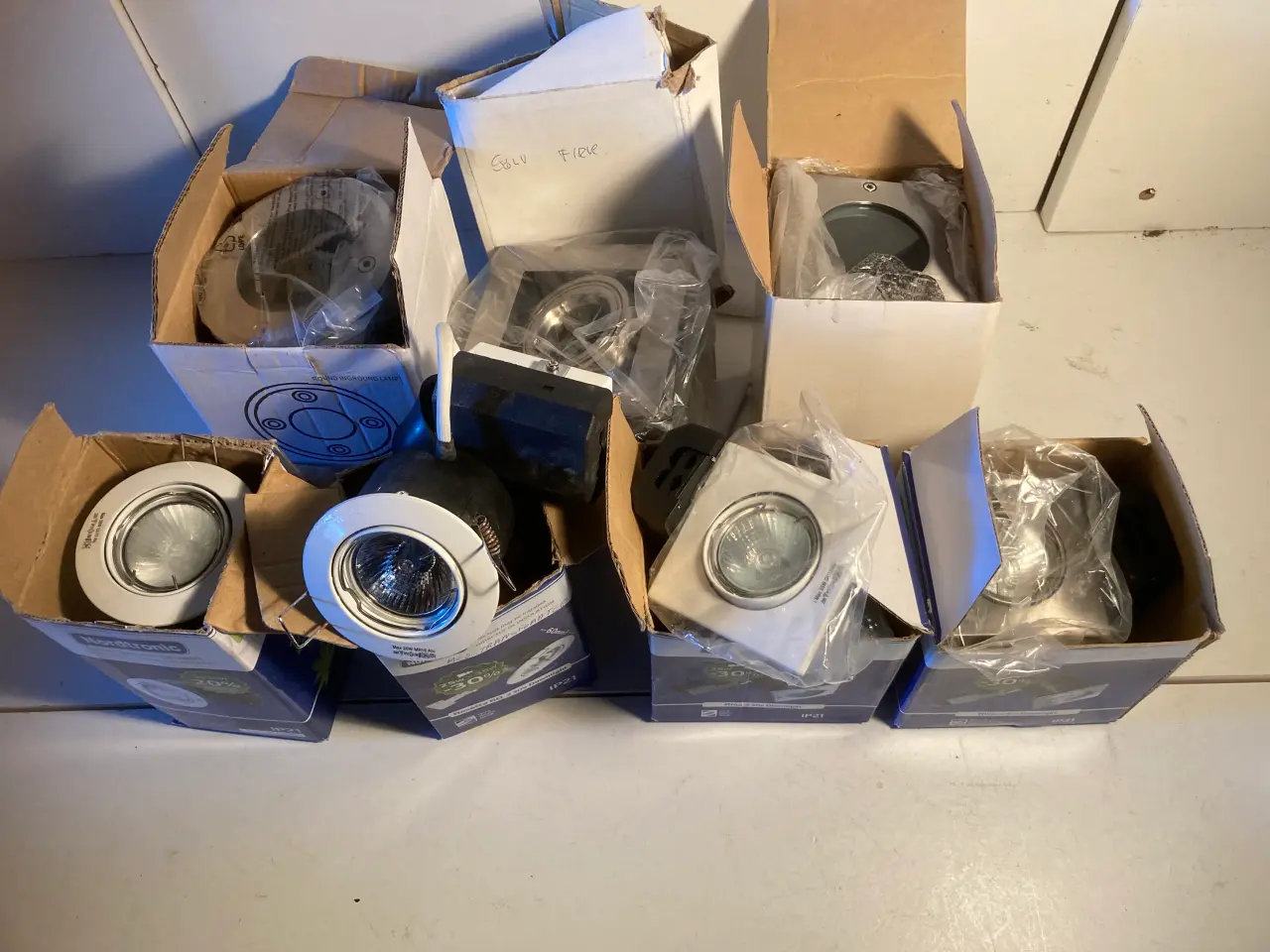 Billede 5 - Lamper i overskud - 100% nye & helt ubrugte.