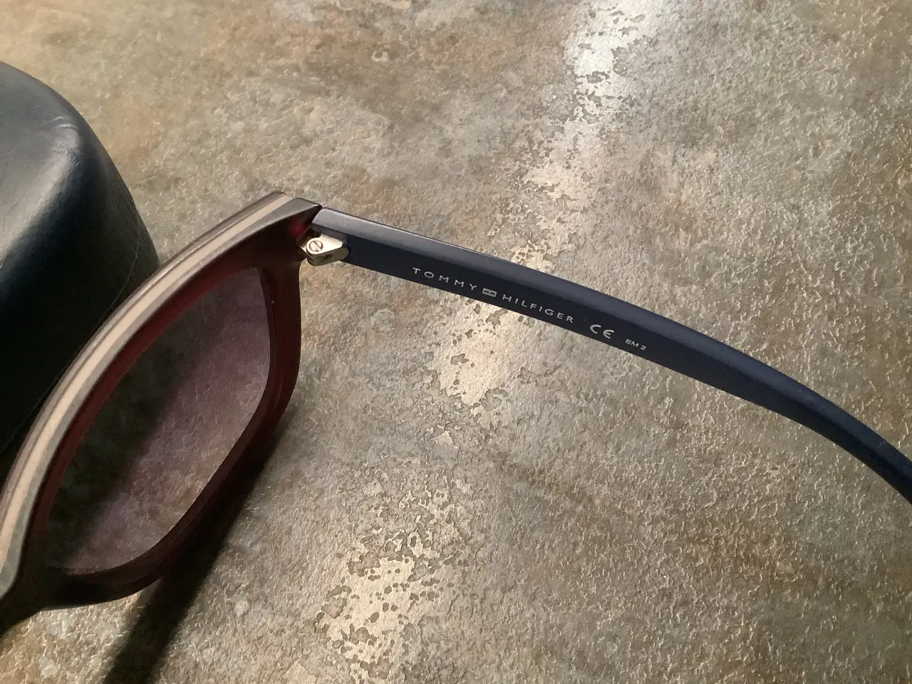 Billede 3 - Solbrille- Tommy Hilfinger model 1285