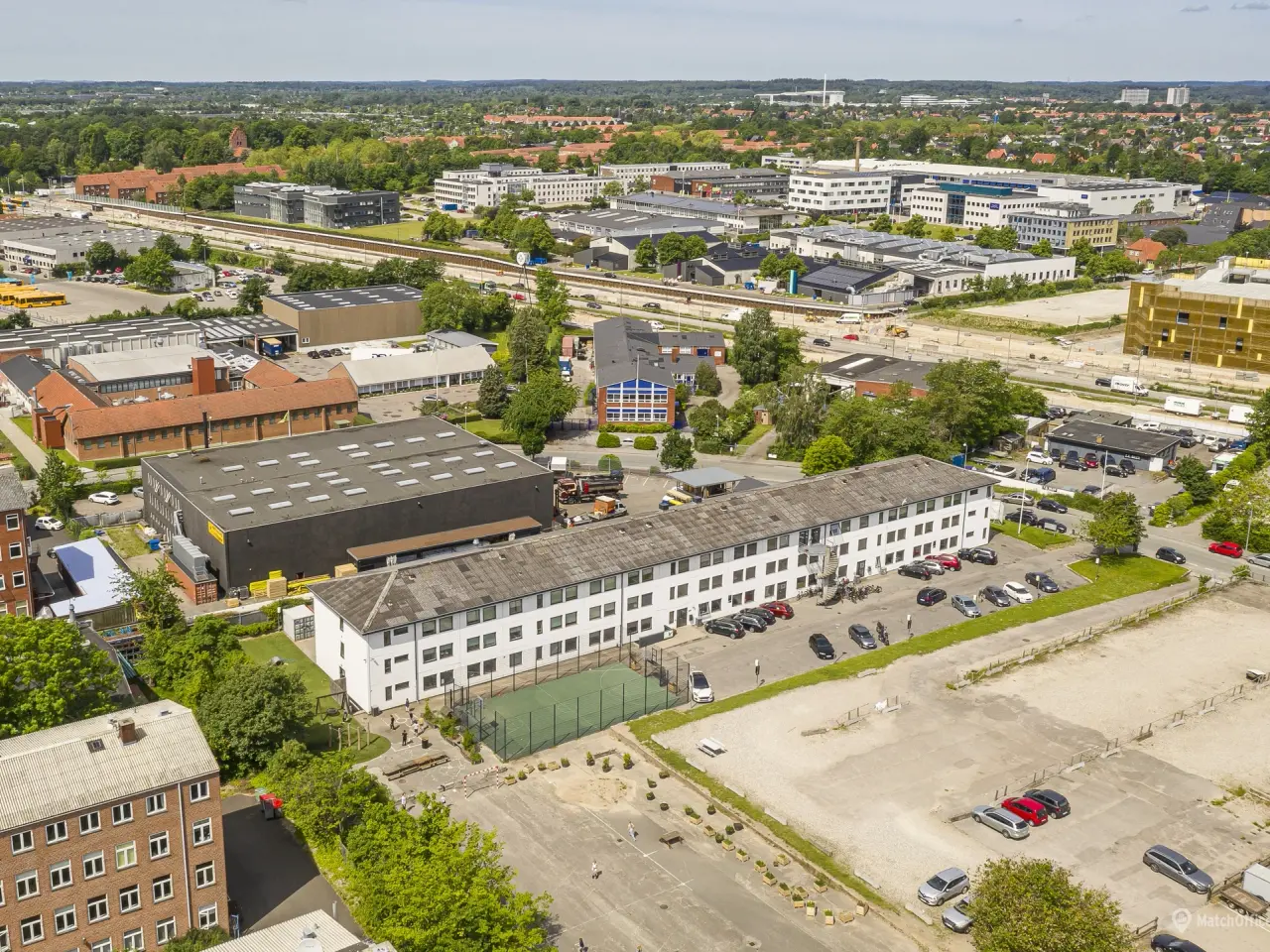 Billede 10 - Erhvervsejendom med gode optimeringsmuligheder og 80 p-pladser