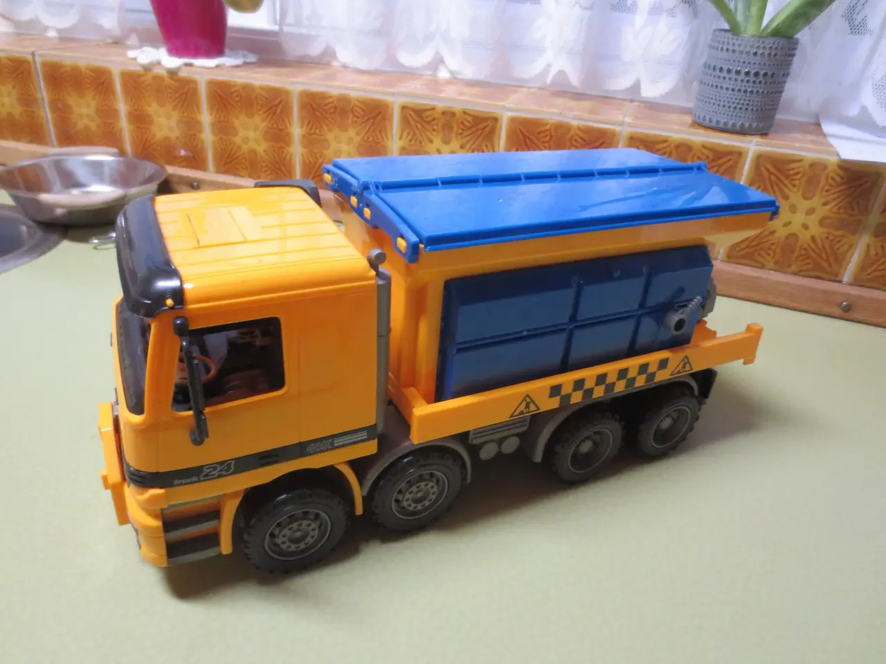 Billede 1 - Mercedes Benz Truck 24 saltstrøer