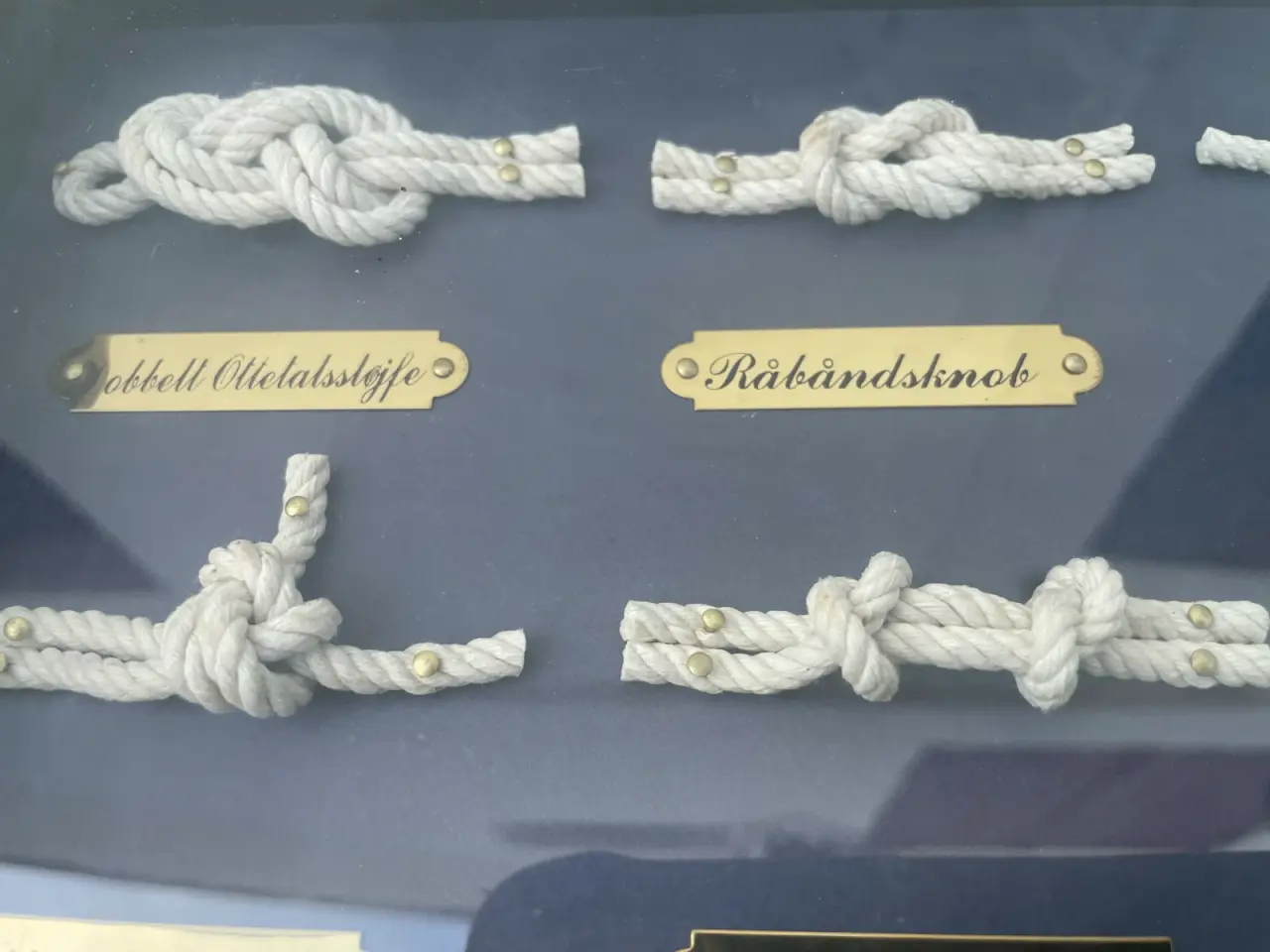 Billede 2 - Knobtavle med 12 sømandsknob.