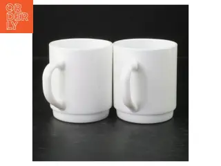 Hvide porcelænskrus fra Arc (str. Ø. 8 cm. længden, 9 cm)