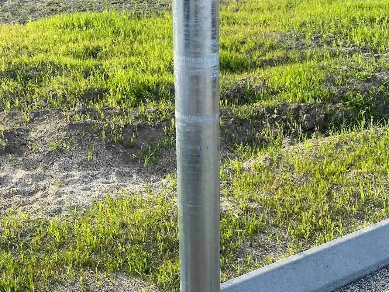 Billede 3 - Galvaniseret pullert Ø89 / Ø114 – 1200 mm med refl