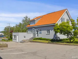 Domicil 339 m2 i velholdt ejendom centralt i Gladsaxe