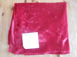 Nervøs Fløjl eller velour. Møbelstof søges