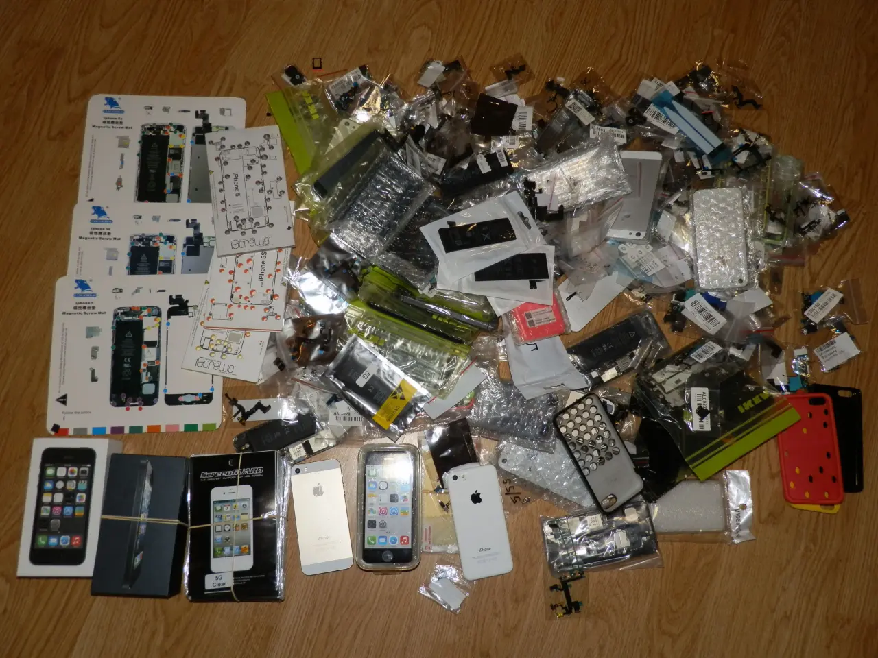 Billede 1 - Stort lot med div. iPhone 5, 5S, 5C og div. dele.