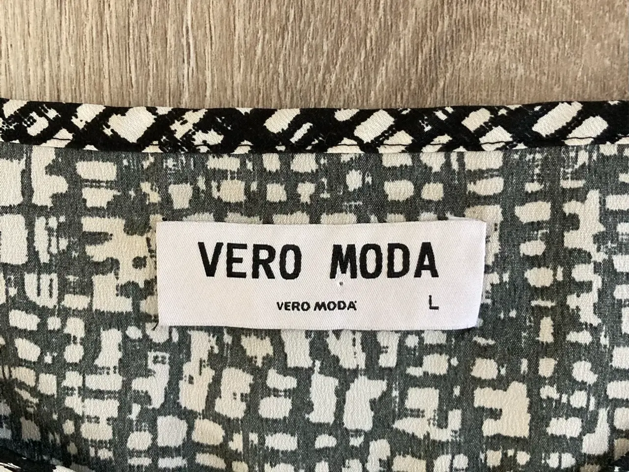 Billede 4 - Top i str. L fra Vero Moda