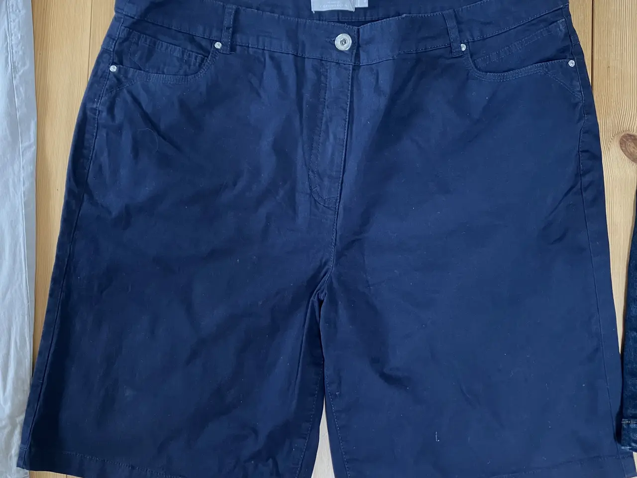 Billede 9 - Short, knickers og nederdele str. 46