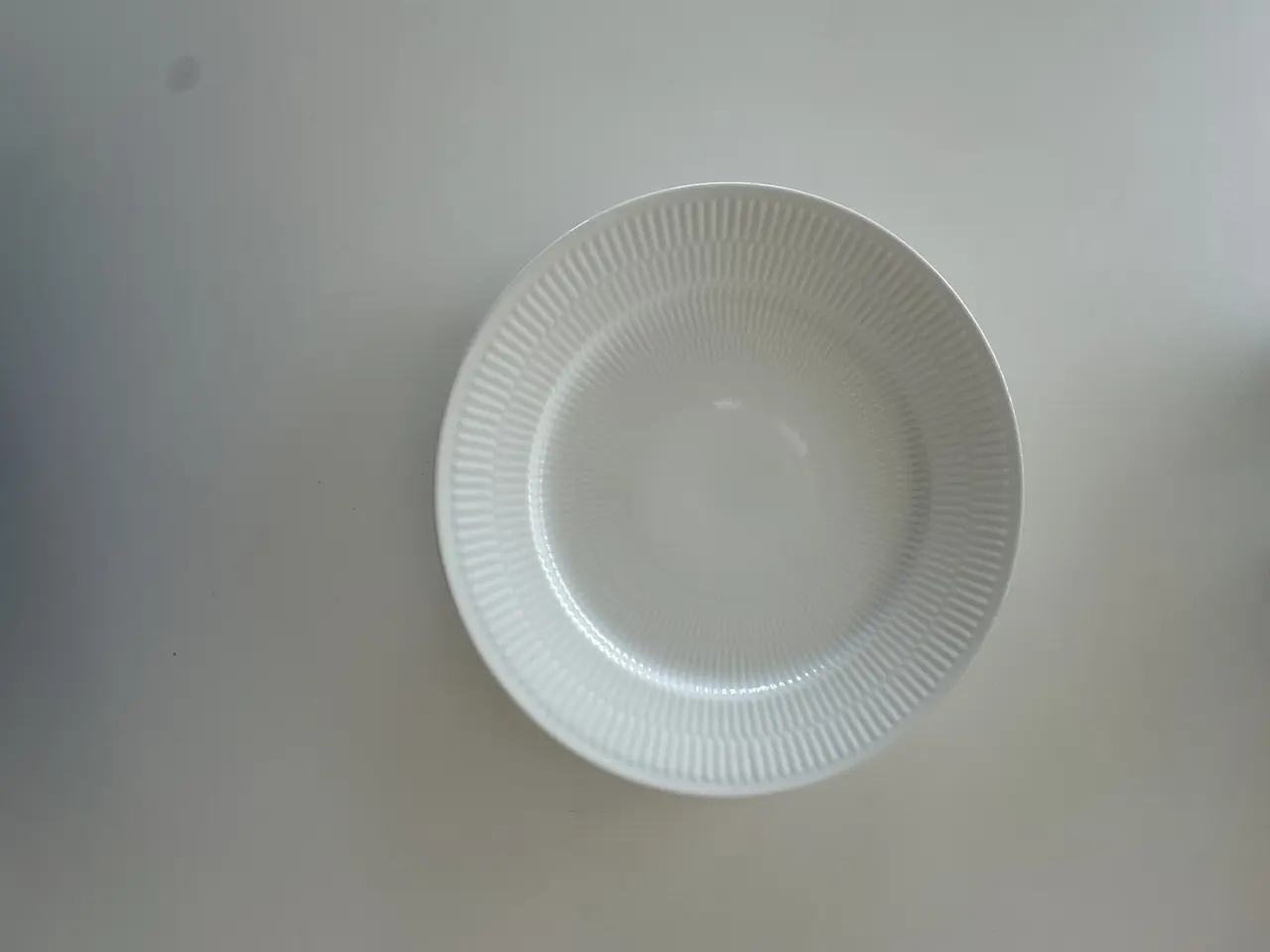 Billede 3 - 6stk Royal Copenhagen, Hvid Riflet tallerkener 