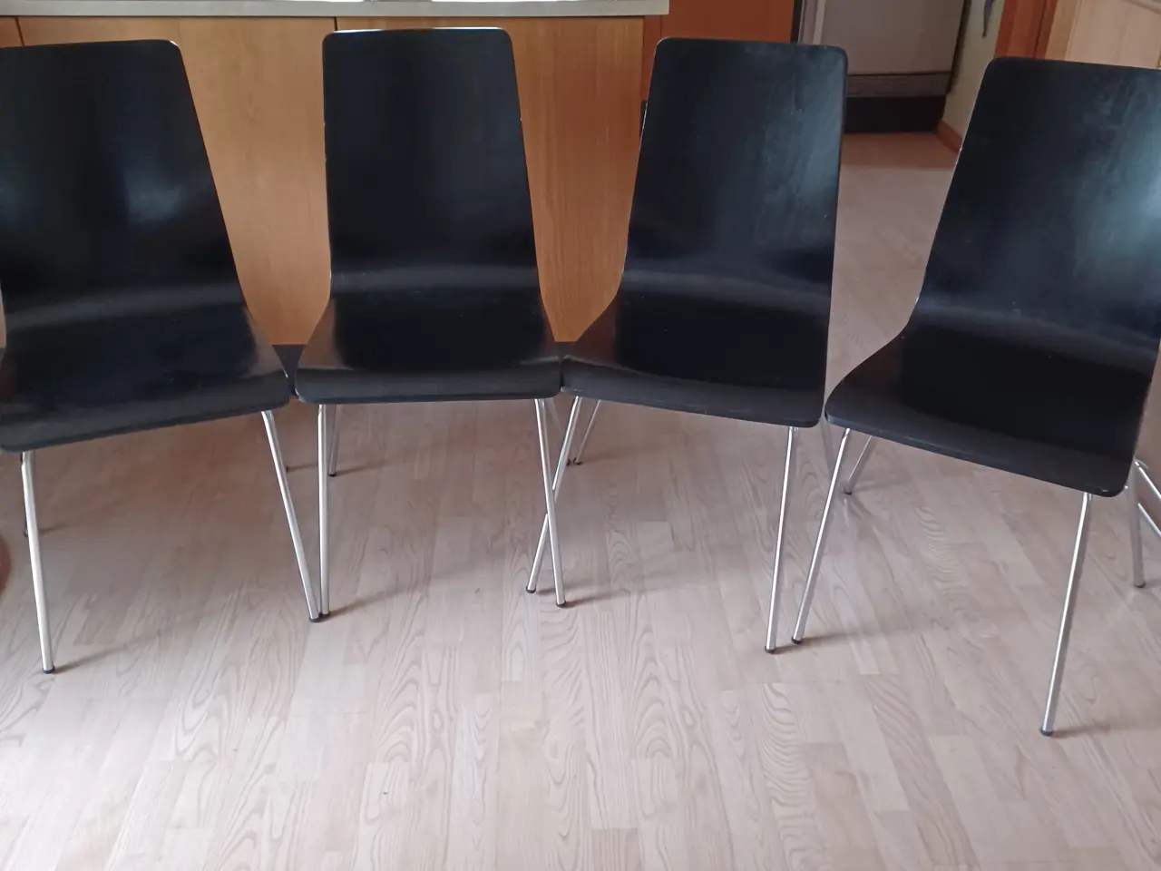 Billede 1 - Spisestuestole 4 stk. i træ finer med stålben