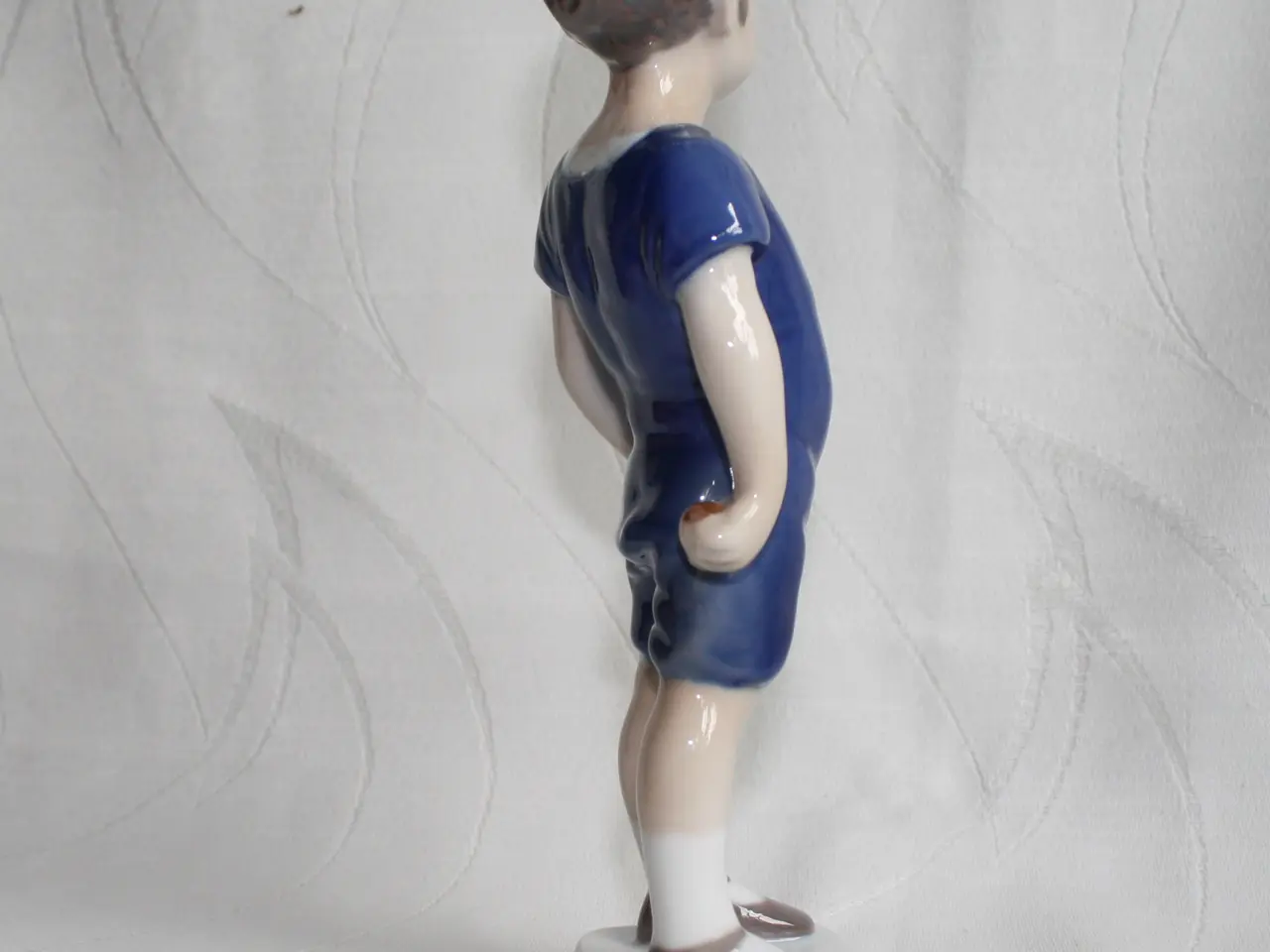 Billede 7 - Kaj, Stående dreng. Figur fra B&G