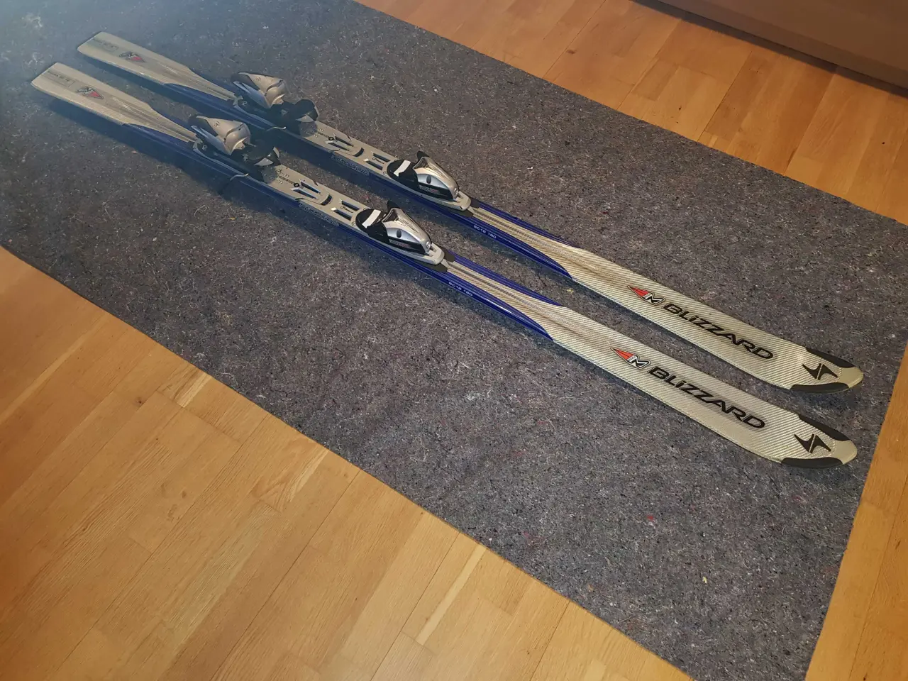 Billede 1 - Gode carvingski, 1,8 m, m. Bindinger